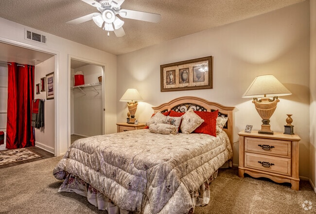 2BR, 2BA - 1,020SF