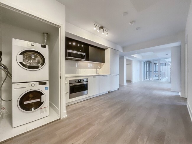 Building Photo - 308 Jarvis St