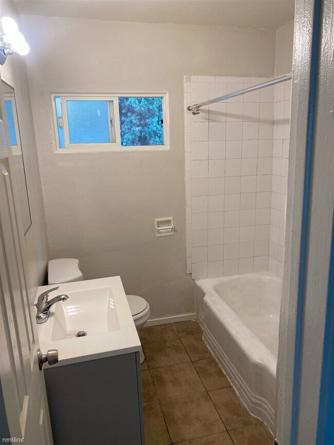 Photo - 1 br, 1 bath 4plex - 7940 Milton Ave C