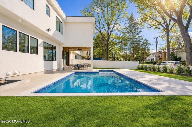 Photo - 150 Ampere Ave