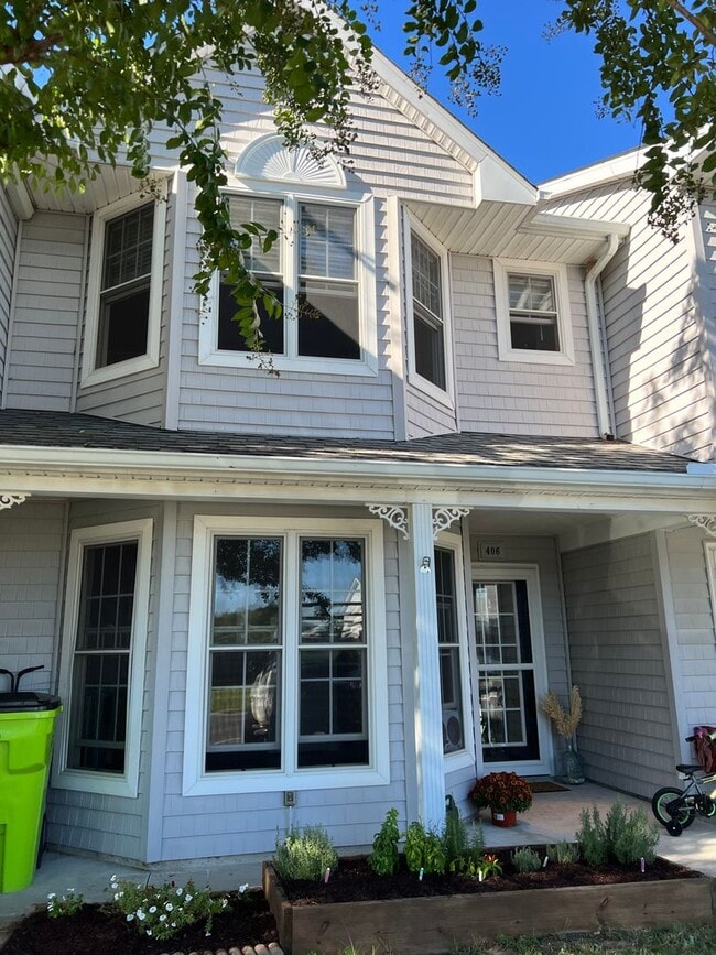 Building Photo - YEAR-ROUND UNFURNISHED RENTAL