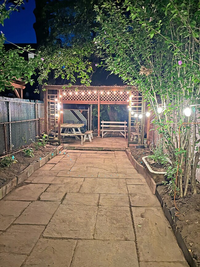 Photo - 518A Halsey St Unidad #1