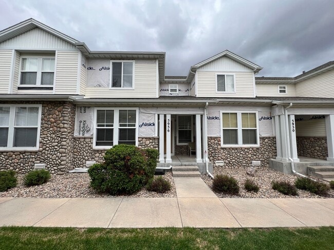 Building Photo - Beautiful Ridgeview at Stetson Hills Townhome Near Powers Corridor Amenities with a 2 Car Garage!