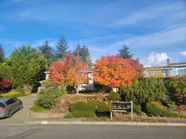 Photo - Classic North Tacoma 4 Bedroom Tri-Level with Peak a Boo View!
