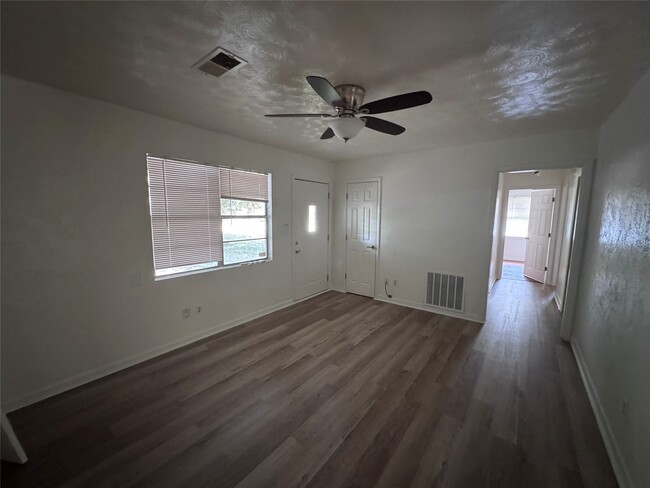Photo - 290 Clemmons Ave
