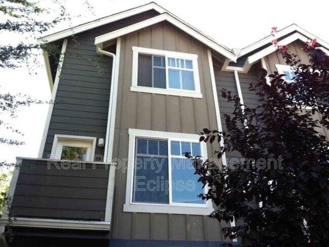 Building Photo - 5260 Brooklyn Ave NE Unit #A Rental
