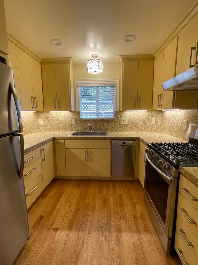 Kitchen - 727 Laurel St