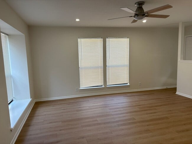 Photo - D.Schrager Properties5 (6009 Shadow Valley Cv) Unit A