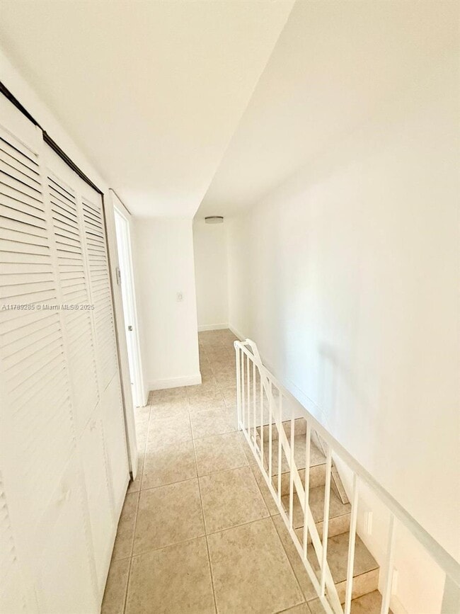 Photo - 984 W 40th St