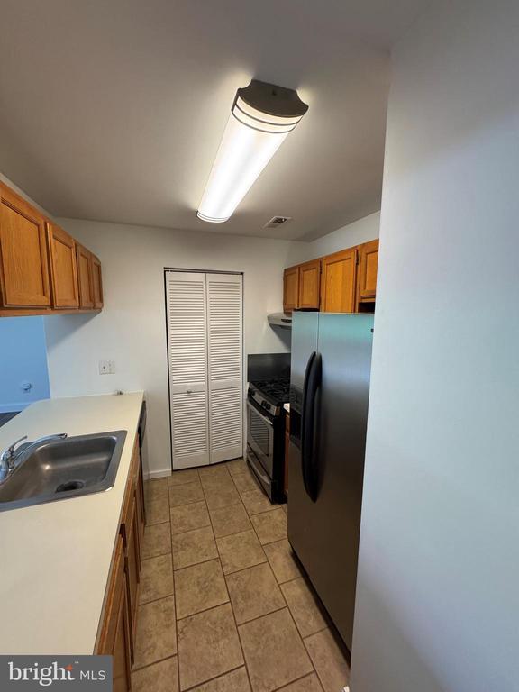 Photo - 1303 Hickory Cir