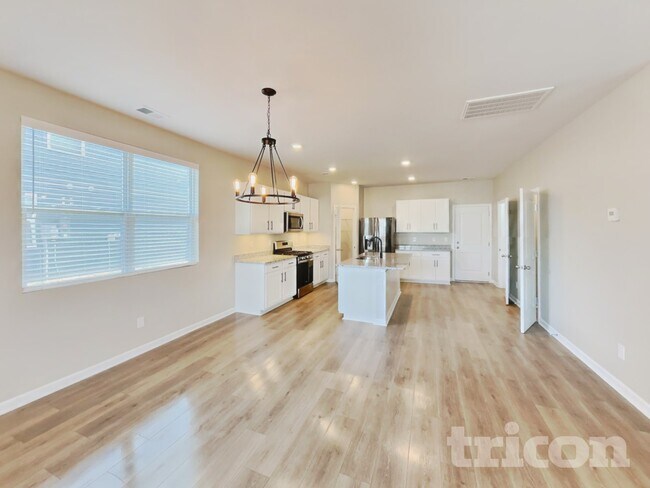 Photo - 1406 Ashfield Pl