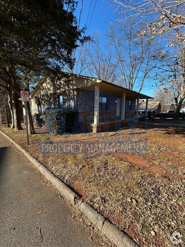 Building Photo - Lovely home in a quiet neighborhood!