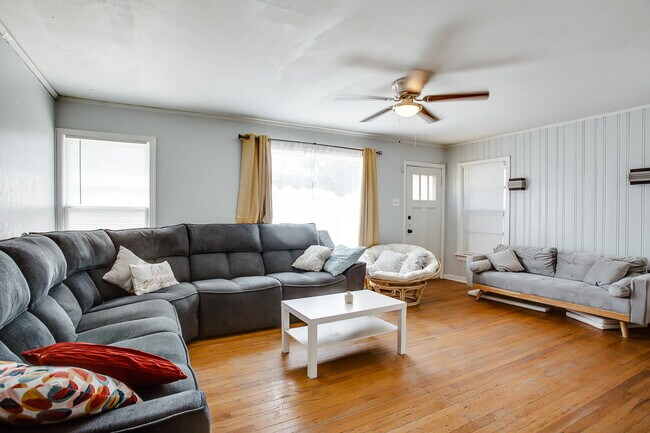 Photo - Short term leasing option through the end ...