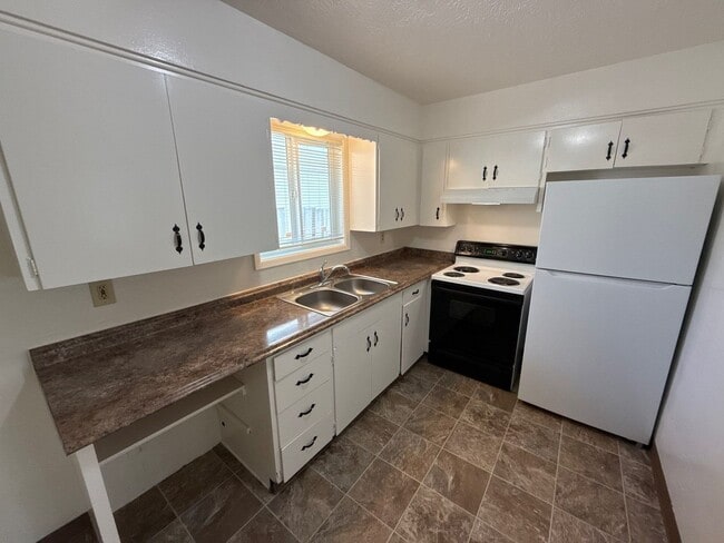 Photo - 2475 Lee St SE