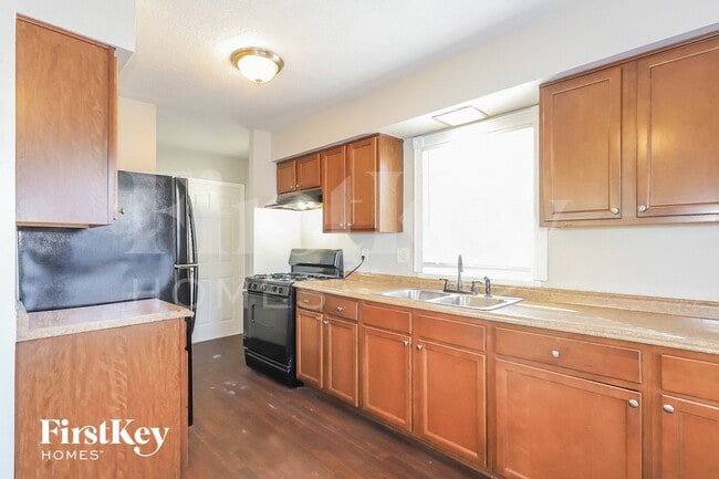 Photo - 203 Caddy Ave