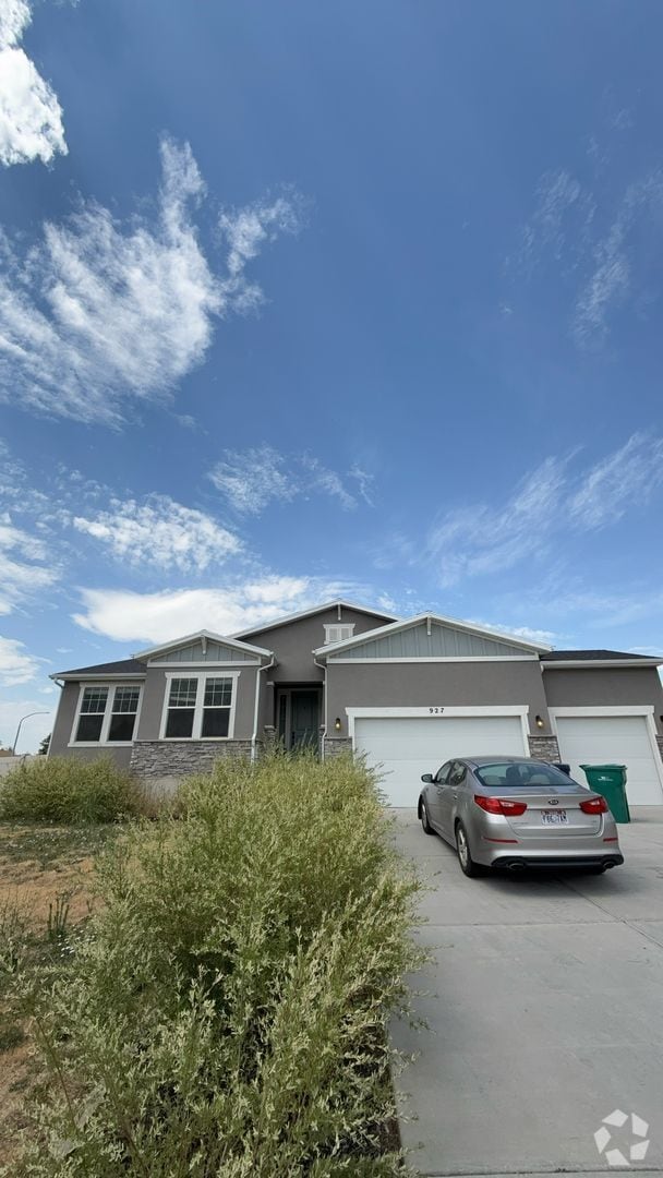 Building Photo - 5 Bedroom/3 Bathroom Harrisville! Rental