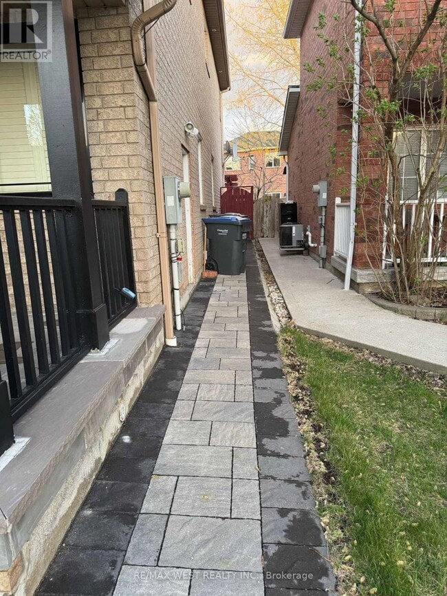 Photo - 7225 Dime Crescent