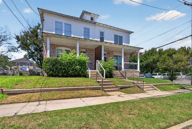 Building Photo - 349 51st St Unit A