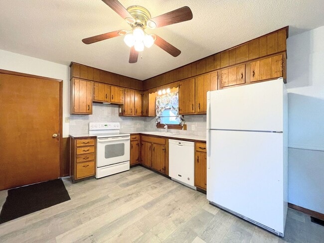 Photo - 3 Bedroom Home With  Basement