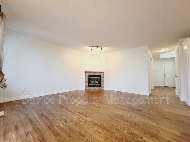 Photo - 163 Cote Crescent NW