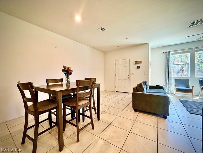 Photo - 523 Cattleya Pl