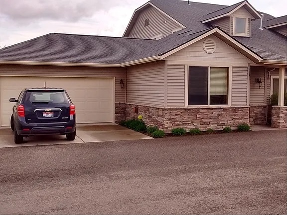 Photo - 1464 Mordyl Loop