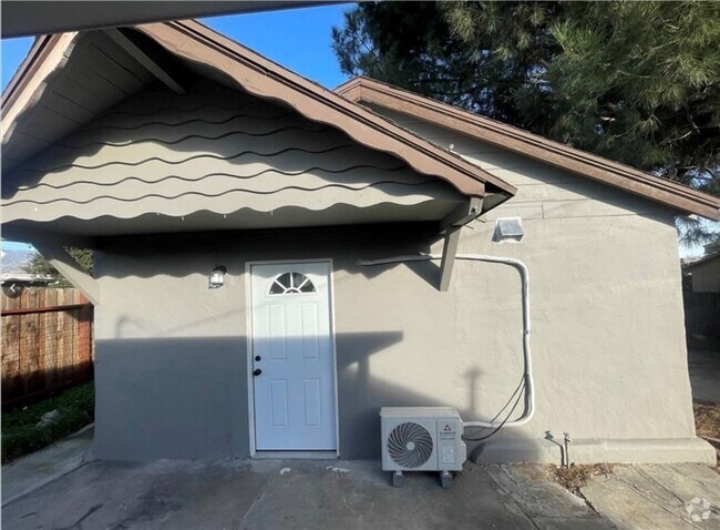 Building Photo - 2743 E 1/2 St Rental