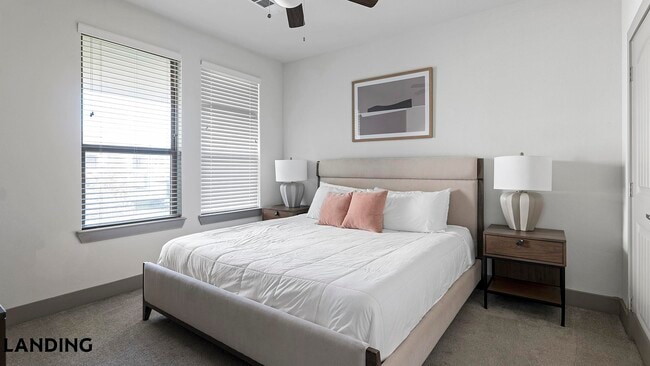 Building Photo - 12500 Shadowglen Trce