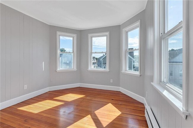 Building Photo - 111 Pocasset Ave Unit 1 Rental