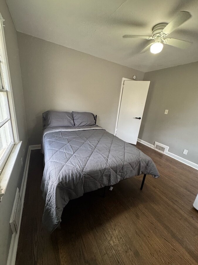 Photo - 2804 Long Way