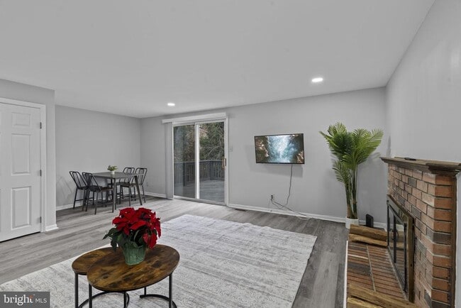 Photo - 70 Dorchester Cir