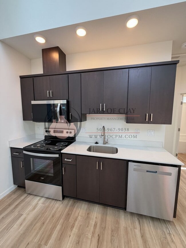 Photo - 2576 Gilbert St S