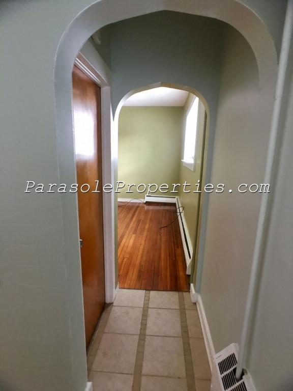 Photo - 704 Cooney St