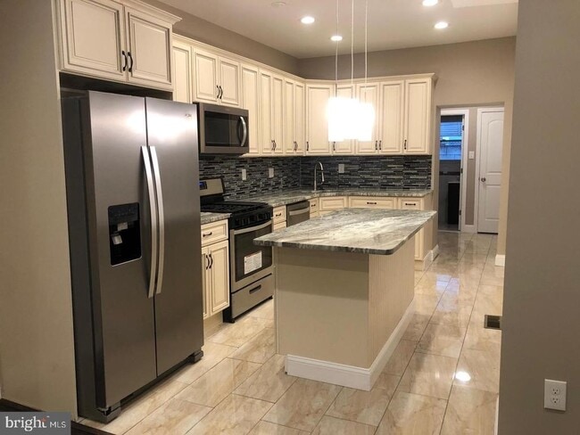 Building Photo - 3144 Aramingo Ave