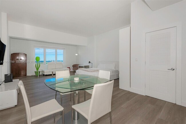 Building Photo - 2301 Collins Ave Unit 1636