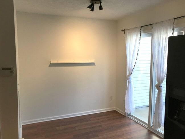Photo - 2 Bedroom Townhome Near Lenox Village!