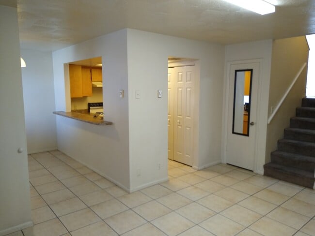 Photo - 171 College Way