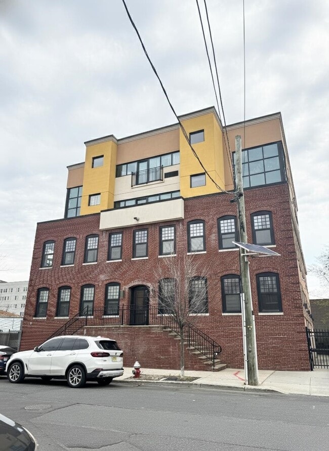 Building Photo - 190 Culver Ave Unit 104