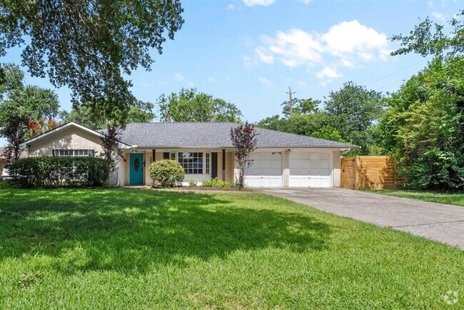 Building Photo - 5019 Oak Forest Dr Rental
