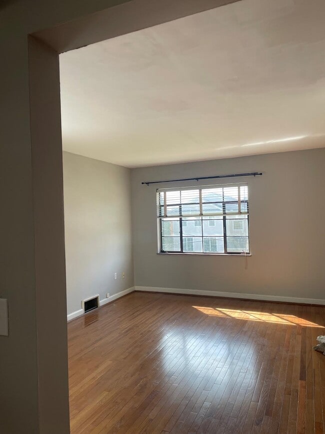 Photo - 814 Ellison Ave Unit 4