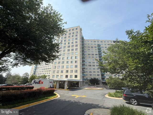 Building Photo - 10500 ROCKVILLE PIK Unit 1219 Rental