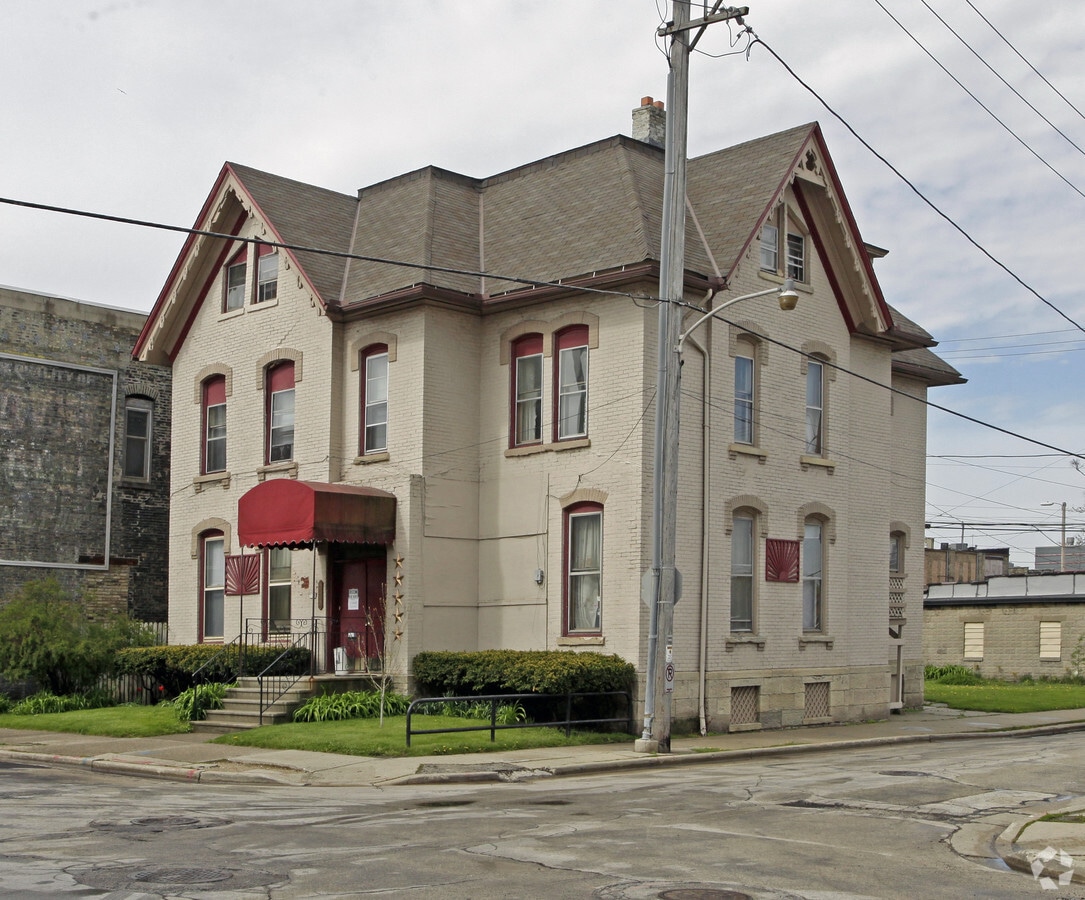 Photo - 703 S 5th St Apartments