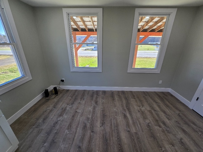 Photo - 15581 NY-28 Unit 4