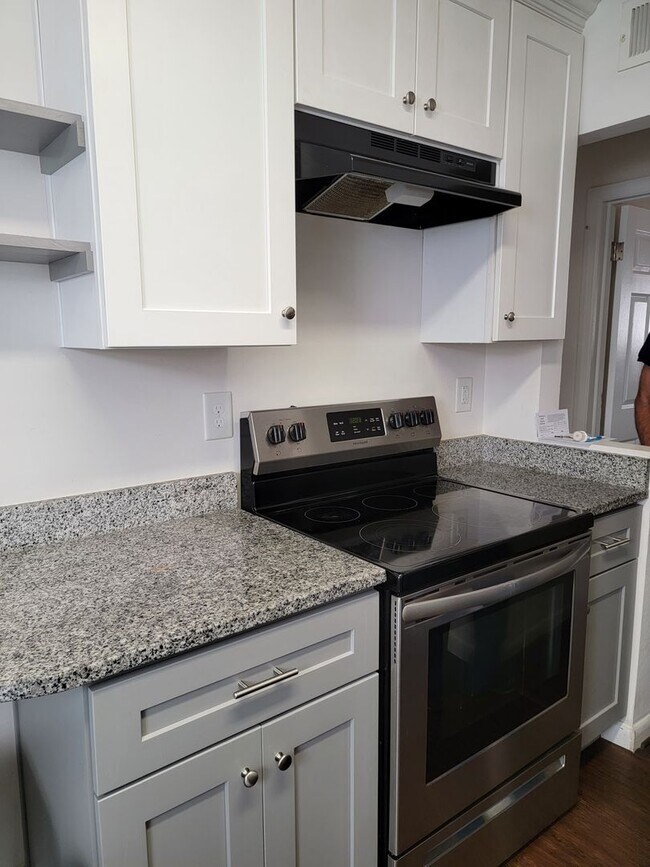 Front half of duplex, 2 bedroom 1 bath - Front half of duplex, 2 bedroom 1 bath House