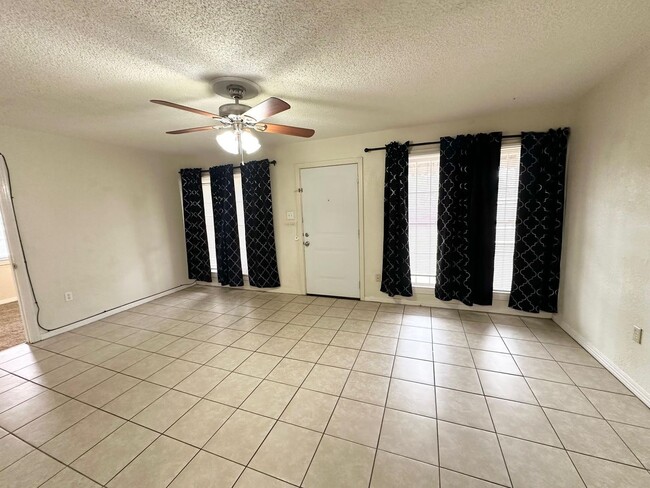 Photo - 3 Bedroom 2 Bathroom Ready to Rent!