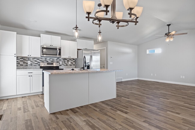 Photo - 405 Nighthawk Dr