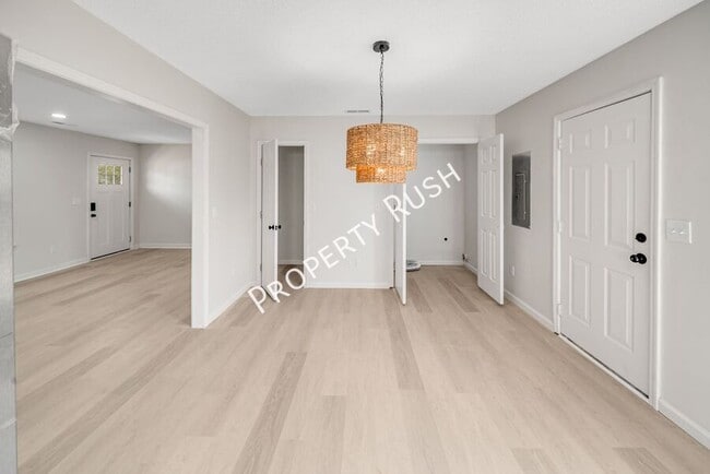 Photo - 1104 Queens Dr