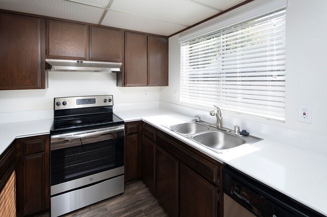 Photo - *MOVE-IN SPECIAL* Large One Bedroom in Gat... Unit 3B