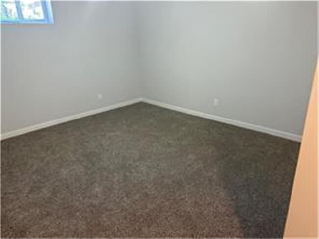 Photo - 468 Thomas Ave W