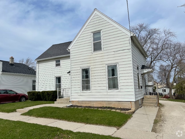 Building Photo - 710 Detroit St Rental